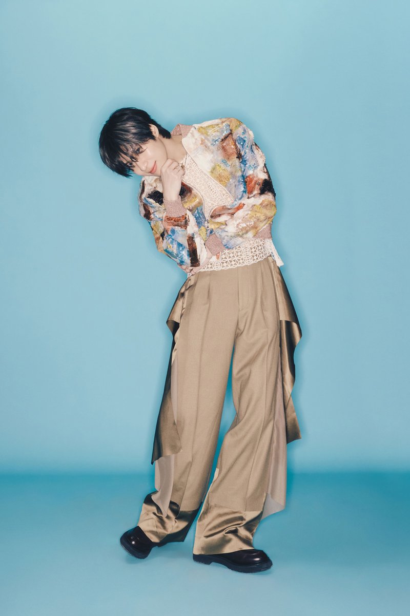 SHINee's tweet image. SHINee 'Poet l Artist' Teaser Image 2 

SHINee 샤이니 【Poet l Artist】 
➫ 2025.05.25 00AM (KST)

💿 Pre-order
SHINee.lnk.to/POETARTIST

#TAEMIN #태민
#SHINee #샤이니 
#PoetlArtist #SHINee_PoetlArtist