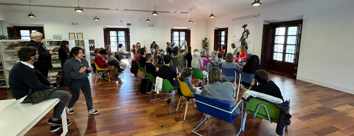 LaberintoAres's tweet photo. Marta Ferrer presentó "Parando el mundo", junto a Alicia Arés y Ana Belén Roy. Biblioteca Iván de Vargas, Madrid. 19 mayo, 2025 https://t.co/PpAMRTLnbf