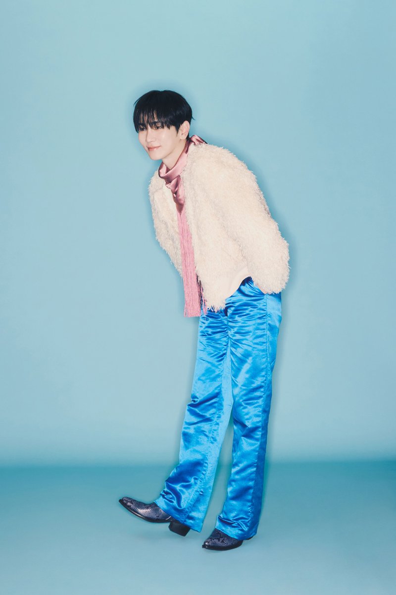SHINee's tweet photo. SHINee 'Poet l Artist' Teaser Image 2 

SHINee 샤이니 【Poet l Artist】 
➫ 2025.05.25 00AM (KST)

💿 Pre-order
https://t.co/VIdrk85WLC

#KEY #키 
#SHINee #샤이니 
#PoetlArtist #SHINee_PoetlArtist https://t.co/4Pdqdef287