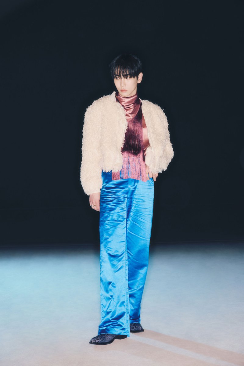 SHINee's tweet photo. SHINee 'Poet l Artist' Teaser Image 2 

SHINee 샤이니 【Poet l Artist】 
➫ 2025.05.25 00AM (KST)

💿 Pre-order
https://t.co/VIdrk85WLC

#KEY #키 
#SHINee #샤이니 
#PoetlArtist #SHINee_PoetlArtist https://t.co/4Pdqdef287