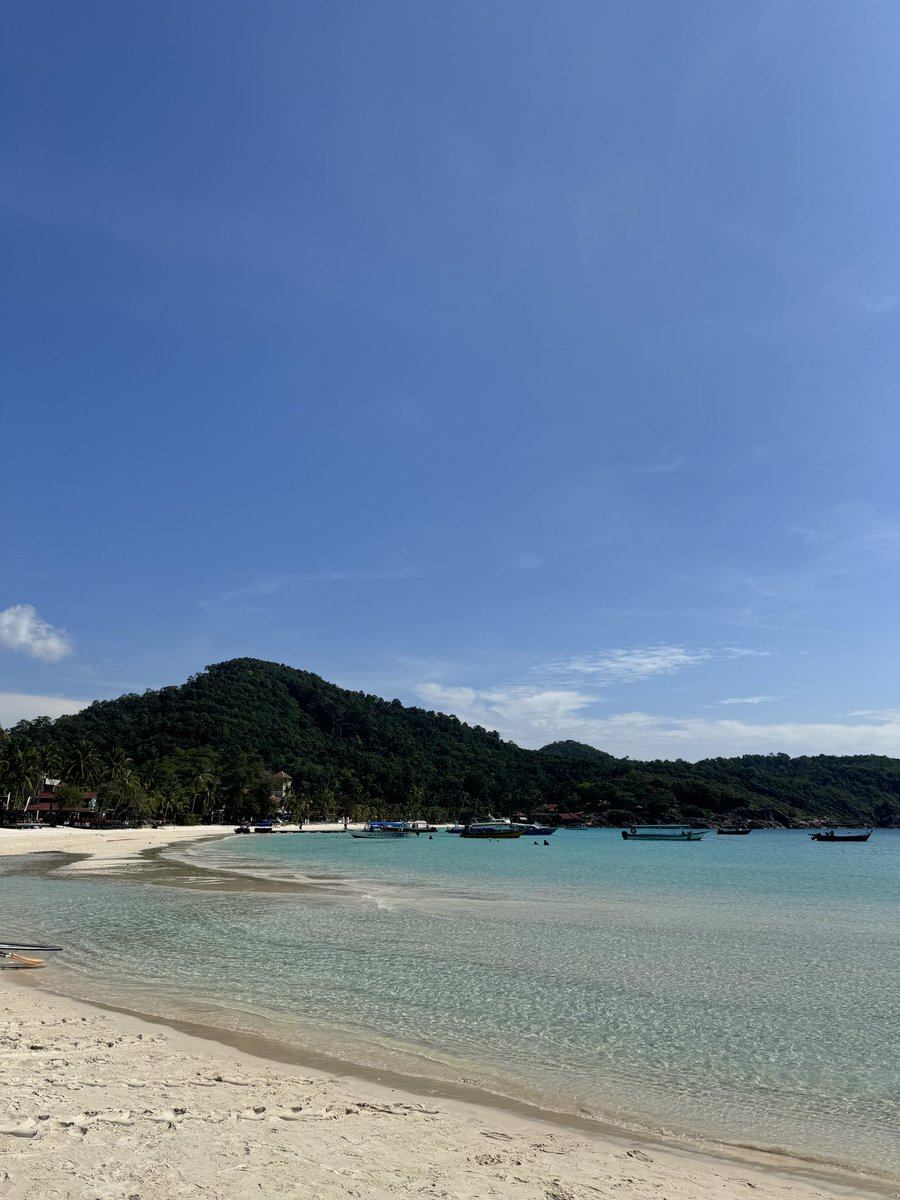 AinulNunanaa's tweet photo. Tips utk kalian kalau nak plan trip pulau Redang, Perhentian atau Kapas… datang time bulan 5,6,7,8 

Ni bulan-bulan terbaik di mana cuaca sgt baik, air pun jernih cantik sangat—

Alhamdulillah 3 tahun berturut-turut i pergi pulau dlm bulan 6, so far paling cantik sangat 😍 https://t.co/ePFZ0UBp4f