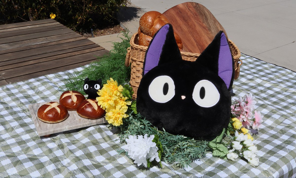 Tomorrow is the last day to catch Kiki's Delivery Service in theaters as part of Studio Ghibli Fest 2025, but you can always pick up a cute Jiji plush and pillow on Amazon!🐈‍⬛
ow.ly/g6z250VVk1C

Watch in Theaters 🎥
ow.ly/3xRB50VVk2h