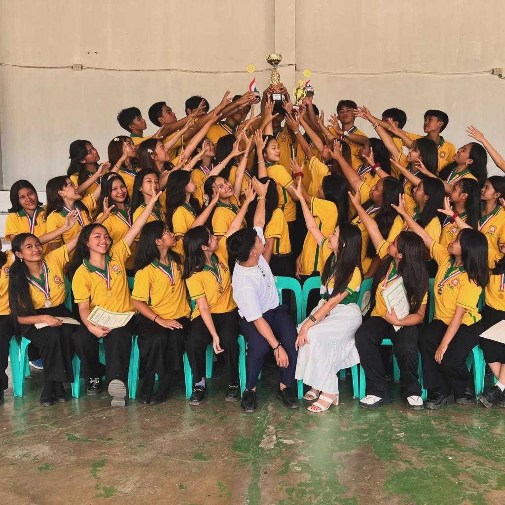 Itsmeibok18's tweet photo. Hanggang kailan ko kaya itatago sa sarili ko at sakanila na hindi ko sila kayang kalimutan at iwan. Salamat kasi inalagaan niyo ng husto ang parang batang tulad ko kahit na naging pasaway din ako. 

Mahal ko kayo ng sobra ruby. (⁠づ⁠｡⁠◕⁠‿⁠‿⁠◕⁠｡⁠)⁠づ https://t.co/nlcMoQBLt6