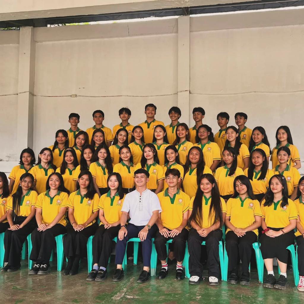 Itsmeibok18's tweet photo. Hanggang kailan ko kaya itatago sa sarili ko at sakanila na hindi ko sila kayang kalimutan at iwan. Salamat kasi inalagaan niyo ng husto ang parang batang tulad ko kahit na naging pasaway din ako. 

Mahal ko kayo ng sobra ruby. (⁠づ⁠｡⁠◕⁠‿⁠‿⁠◕⁠｡⁠)⁠づ https://t.co/nlcMoQBLt6