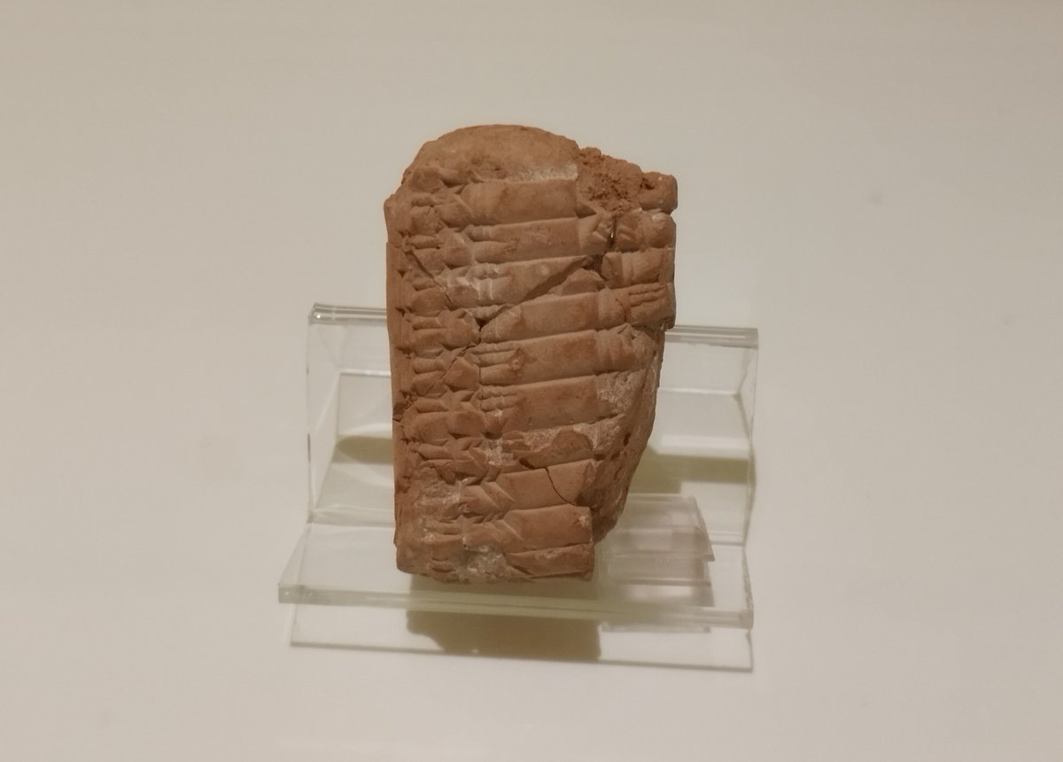 MuseuMontserrat's tweet photo. 📣 Amb motiu de l'exposició «Petites descobertes matemàtiques» que el Museu de les #Matemàtiques de Catalunya presenta a l'Espai Expositiu de Montserrat, al #MuseuMontserrat s'exposa una tauleta cuneïforme amb la taula de multiplicar del 8, datada al segle XVIII aC.

#MMACA https://t.co/GqewBE229x