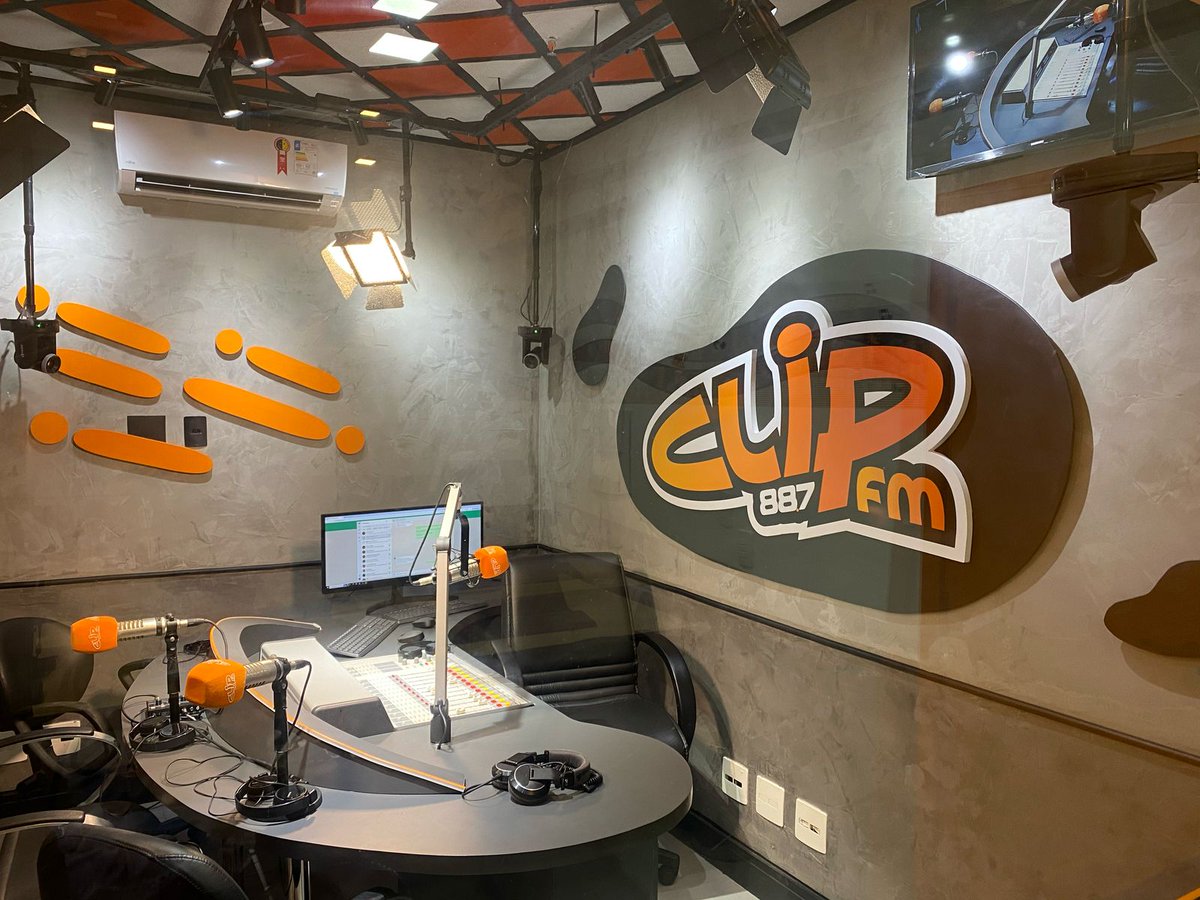 clip_fm's tweet photo. Os novos estúdios da Clip Fm estão a todo vapor! https://t.co/nvsX2SaZBS