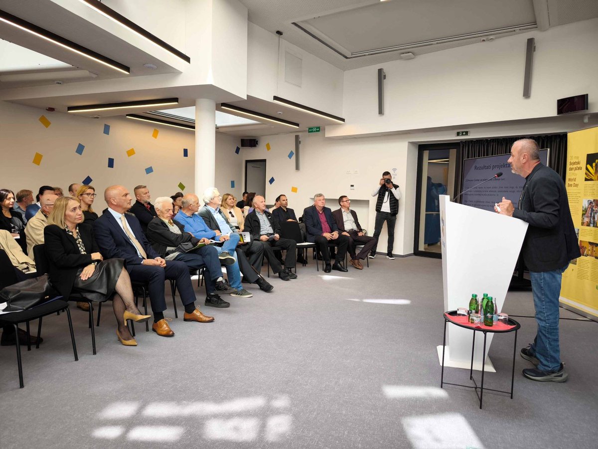 vladafederacije's tweet image. ✅ Ministrica Pozder povodom Svjetskog dana pčela otvorila skup „Ako pčele odu?!“

Više na 🔗 fbihvlada.gov.ba/bs/ministrica-…

#VladaFederacijeBiH #VladaFBiH #FMOIT #Svjetskidanpcela #pcele #zastita