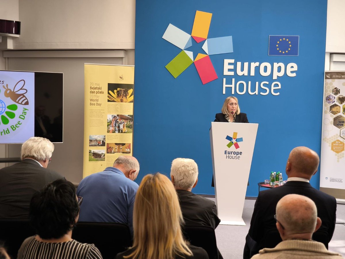 vladafederacije's tweet image. ✅ Ministrica Pozder povodom Svjetskog dana pčela otvorila skup „Ako pčele odu?!“

Više na 🔗 fbihvlada.gov.ba/bs/ministrica-…

#VladaFederacijeBiH #VladaFBiH #FMOIT #Svjetskidanpcela #pcele #zastita