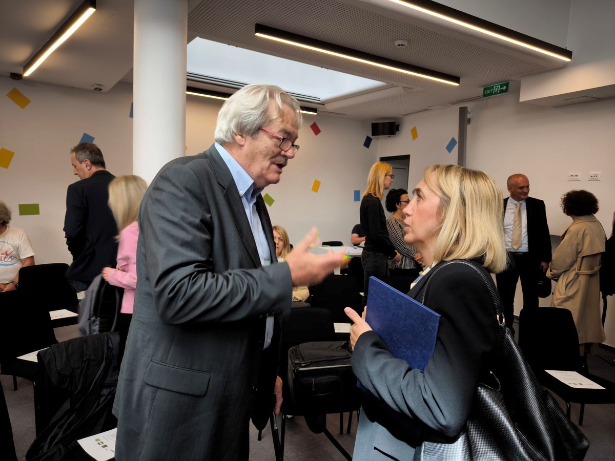 vladafederacije's tweet image. ✅ Ministrica Pozder povodom Svjetskog dana pčela otvorila skup „Ako pčele odu?!“

Više na 🔗 fbihvlada.gov.ba/bs/ministrica-…

#VladaFederacijeBiH #VladaFBiH #FMOIT #Svjetskidanpcela #pcele #zastita