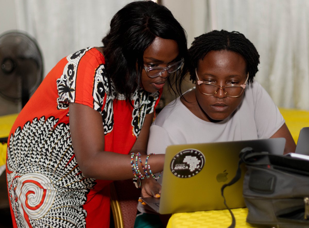 Code4Africa's tweet photo. Inside the #TrustLab incubator, where grassroots groups from Lamu and Mombasa are building digital resilience!

From unpacking info manipulation to fieldwork, participants gained hands-on skills to counter digital threats.

Led by @dw_akademie + @SiasaPlace + @Code4Africa https://t.co/WVCjeIhWOy