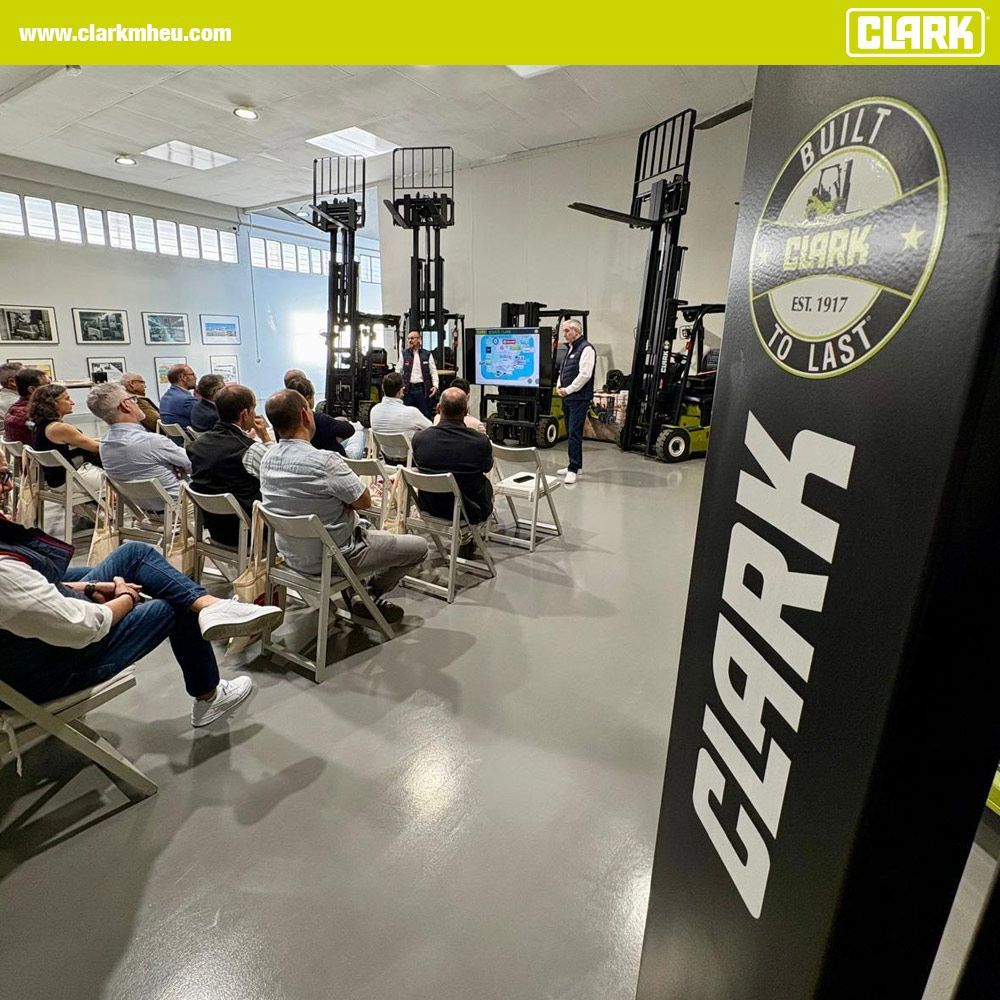 ⚡ Get Electrified with CLARK!
At the Spanish dealer conference, CLARK presents the new electric forklifts with lithium-ion technology.
The powerful 48 V models of the S-Series and the two new Crossover series arouse particular interest:

Raider (L25-35XE)
Renegade (S25-35XE)