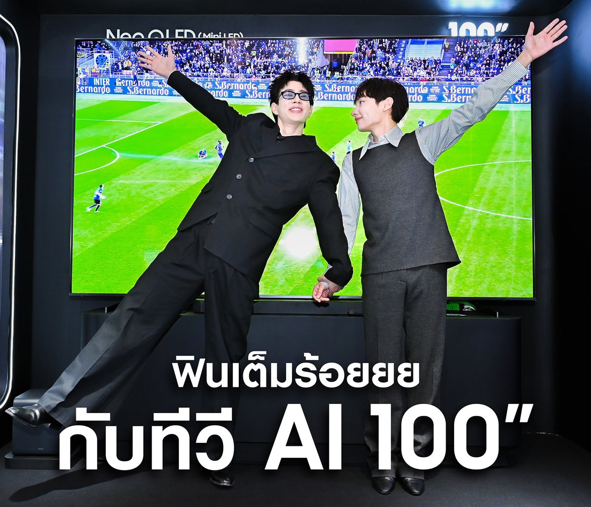 SamsungThailand's tweet photo. ที่ข้าง ๆ ไม่มีใคร ถ้าน้องมีใจไปดูทีวีจอใหญ่กับพี่ดีไหม!?
#SamsungVisionAIxOffGun #เป็นคุณได้สุดกับทีวีAIตัวจริง #SamsungVisionAIisHere #LiveANewDay https://t.co/Az8W69RUNh