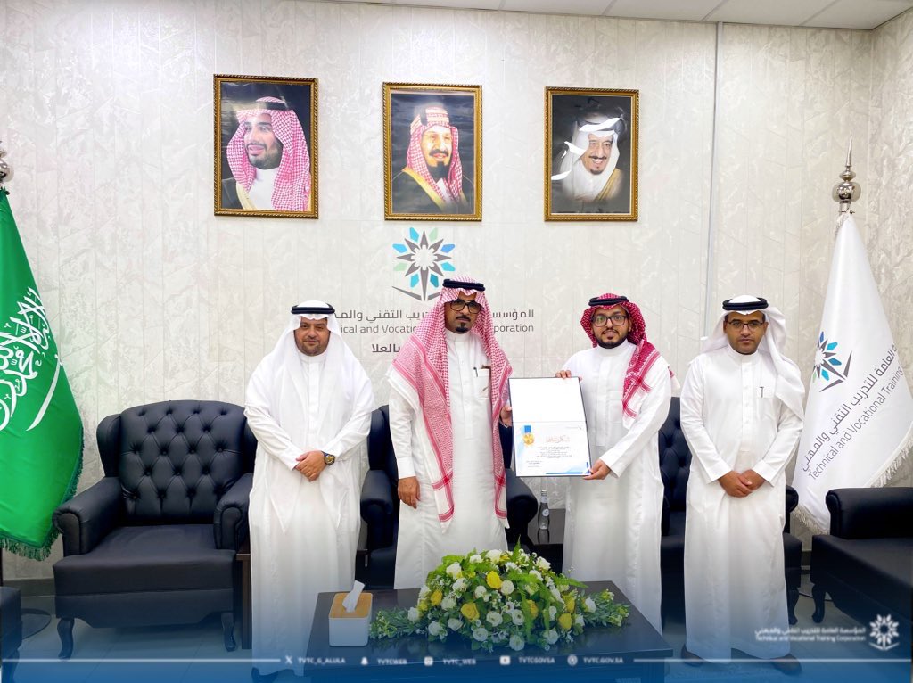 tvtc_g_alula's tweet photo. #تغطية 📸 |

سعادة مدير عام #التدريب_التقني بمنطقة المدينة المنورة يكرم :
م. نواف الفقير
م. ثامر المحمدي
المتدرب عزام بن عاقل
لمشاركتهم في عرض المشاريع خلال زيارة  معالي وزير التعليم للإدارة العامة للتدريب التقني والمهني بمنطقة المدينة المنورة

#التدريب_التقني 
#تقني_المدينة https://t.co/IjuvooB8Op