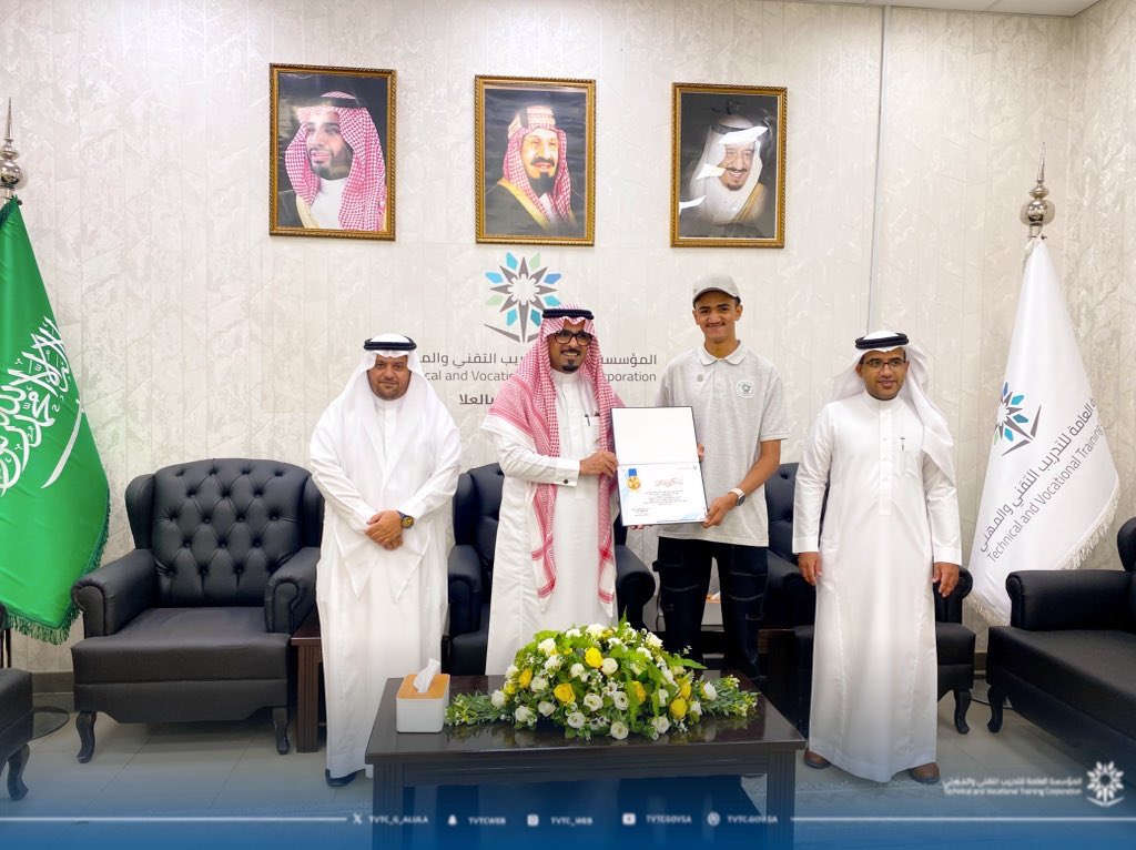 tvtc_g_alula's tweet photo. #تغطية 📸 |

سعادة مدير عام #التدريب_التقني بمنطقة المدينة المنورة يكرم :
م. نواف الفقير
م. ثامر المحمدي
المتدرب عزام بن عاقل
لمشاركتهم في عرض المشاريع خلال زيارة  معالي وزير التعليم للإدارة العامة للتدريب التقني والمهني بمنطقة المدينة المنورة

#التدريب_التقني 
#تقني_المدينة https://t.co/IjuvooB8Op
