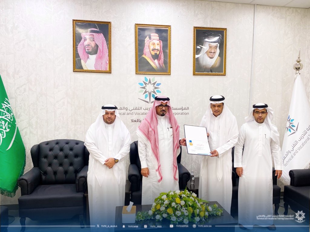 tvtc_g_alula's tweet photo. #تغطية 📸 |

سعادة مدير عام #التدريب_التقني بمنطقة المدينة المنورة يكرم :
م. نواف الفقير
م. ثامر المحمدي
المتدرب عزام بن عاقل
لمشاركتهم في عرض المشاريع خلال زيارة  معالي وزير التعليم للإدارة العامة للتدريب التقني والمهني بمنطقة المدينة المنورة

#التدريب_التقني 
#تقني_المدينة https://t.co/IjuvooB8Op