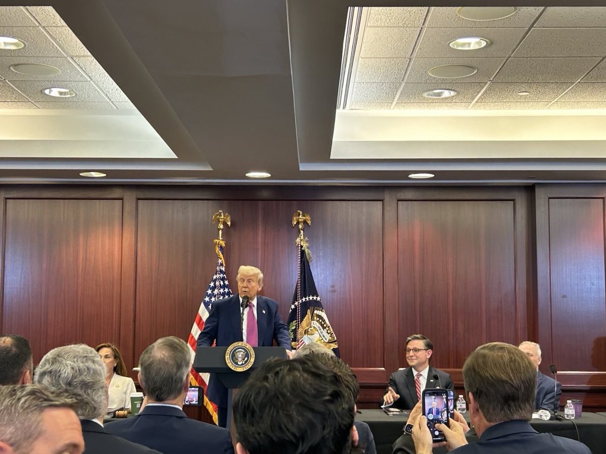 RepMaloyUtah's tweet photo. This morning, the President is uniting House Republicans behind the one, big beautiful bill which keeps taxes low, unlocks American energy, and reduces government waste 🇺🇸 https://t.co/Rd6xTMdEft