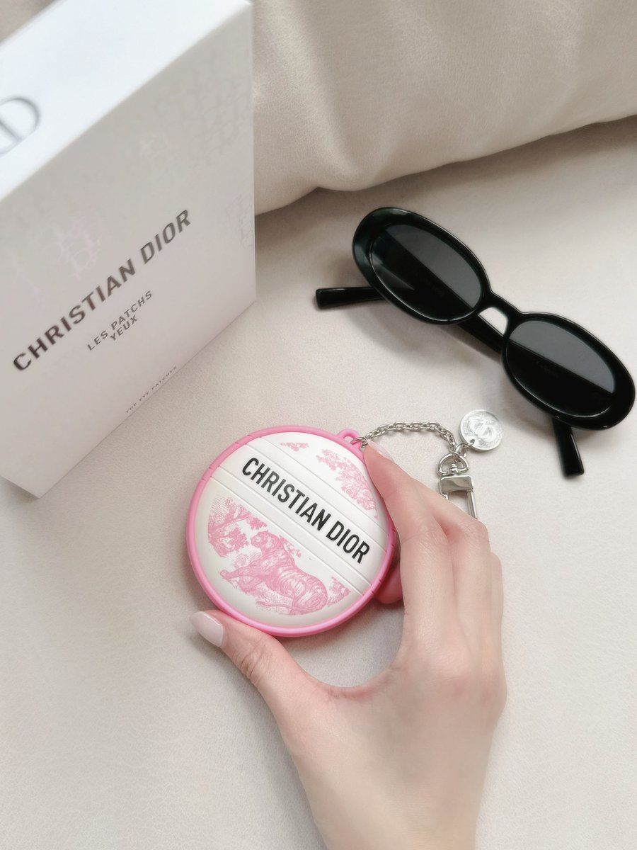 ntnewton_'s tweet photo. 🤍 My travel essentials with Dior Eye Patches & Dior Le Baume Limited Edition with case. @diorbeauty #DiorBeauty #DiorSkincare #DiorSkinEssentials https://t.co/ETZ3tLKgSe