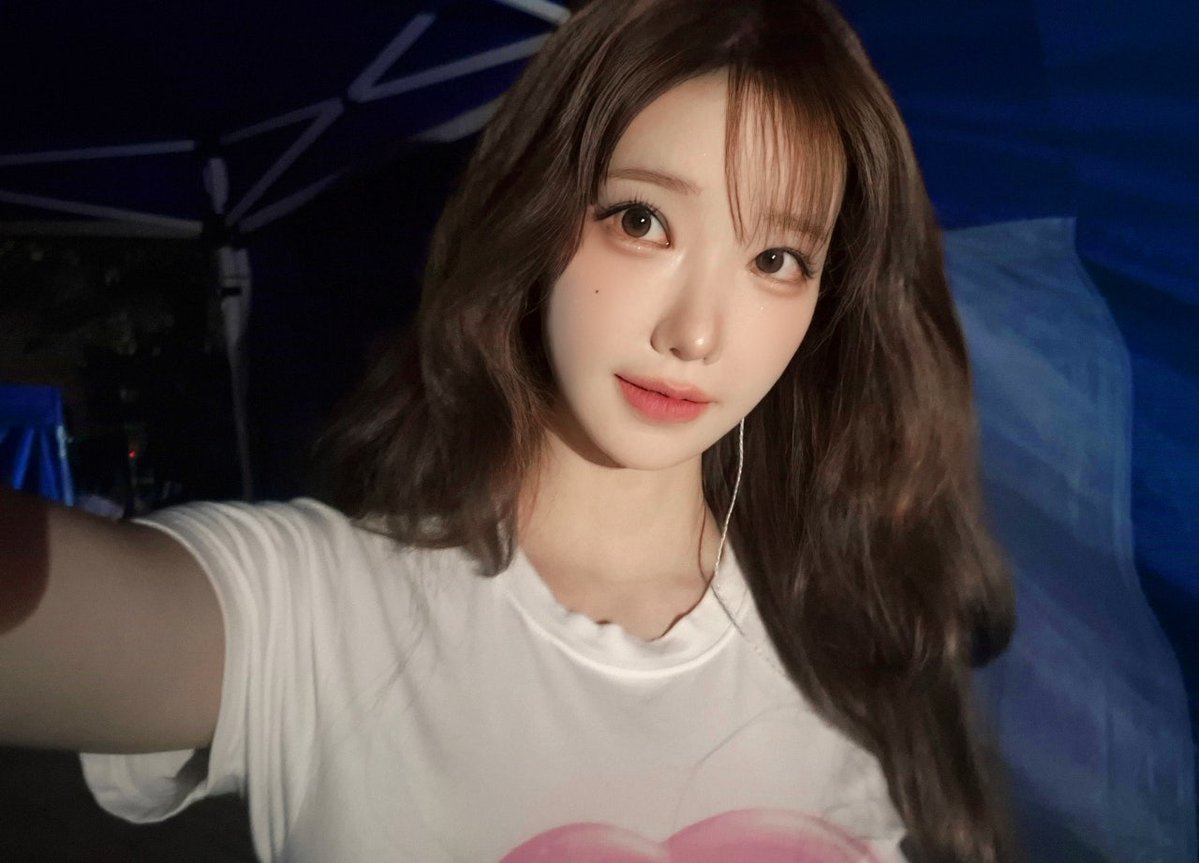 @Weekly_QWER: May,20,2025 Magenta naver fancafe post Today, I dressed up like Shiki chan for the first time in a long time.. What do you think? When I saw all the members with cute hair, I thought "Ah!!! I should have done that too?" But I went cool to maintain Shiki-chan's image in the…