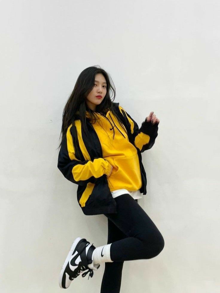 joypics's tweet photo. strike a pose https://t.co/4RxuZaUqGn