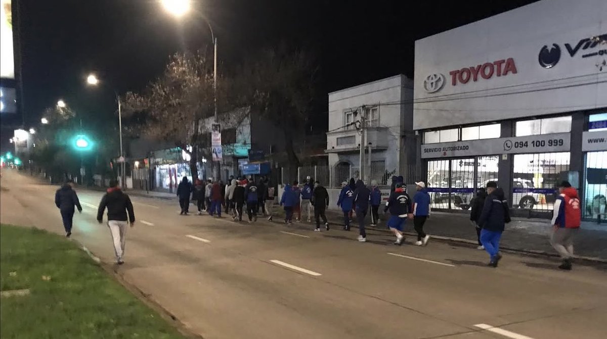 NacionalViejoYPopular (@viejoypopular) on Twitter photo Que barrita de cereal la de aguada. Pa hacer señas de lejos y sentirse polentas les da, pero para volver por donde tenian que hacerlo no les dió. Dieron toda la vuelta para no cruzarnos jaja estan ultimos <a href="/BravaMuchachada/">La Brava Muchachada</a> manga de giles. La proxima los esperamos en san martin. Que barrita de cereal la de aguada. Pa hacer señas de lejos y sentirse polentas les da, pero para volver por donde tenian que hacerlo no les dió. Dieron toda la vuelta para no cruzarnos jaja estan ultimos <a href="/BravaMuchachada/">La Brava Muchachada</a> manga de giles. La proxima los esperamos en san martin.