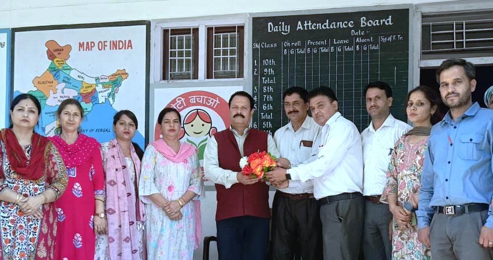 dioudhampur's tweet photo. #ProgressiveJK
Hon'ble DDC Chairman Sh. Lal Chand conducted an extensive tour of Tirshi & Gandala Panchayats, reviewed dev works, inaugurating a handpump & Bowli under DDC Grants to ease water scarcity & visited HS Narore, lauded academic achievements & heard school issues. https://t.co/vHyeAUtZdF