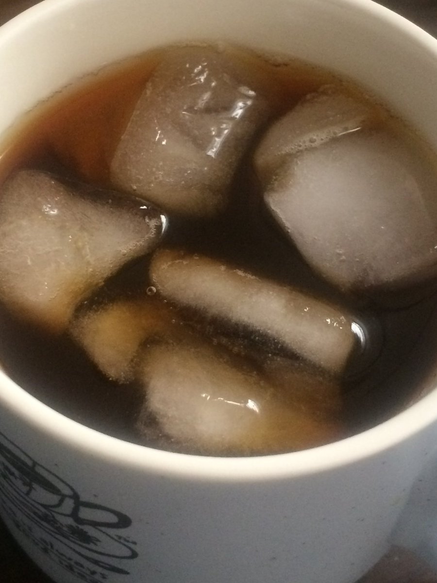 __byshd's tweet image. قهوة العصرية ☕️ 
مع العودة لدراسة الصينية😚