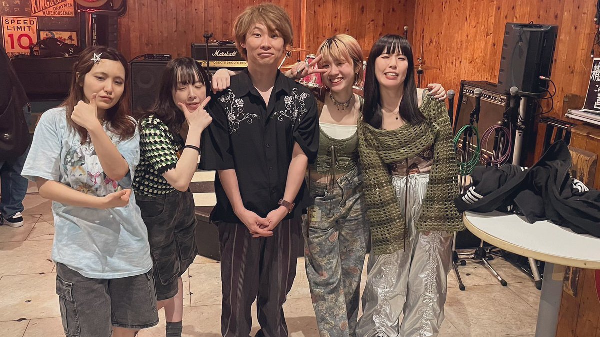uchudan's tweet photo. Thanks🩵
宇宙団＆BAR THE LOFT pre.
「屋根裏観測 vol.2」

1.満天の星の下、ぼくらは
2.家 to テレポーテーション
3.スッテハイテ
4.文明鎮座
5.FU-RE-FU-RE
6.千夜
7.いつかは
8.銭湯
en.カッシーニ

DEIDARA、山内街子
LOFT BAR
ご来場の皆様
ありがとうございました🌏
お知らせもチェックよろしく https://t.co/Y7UMpYC1RO