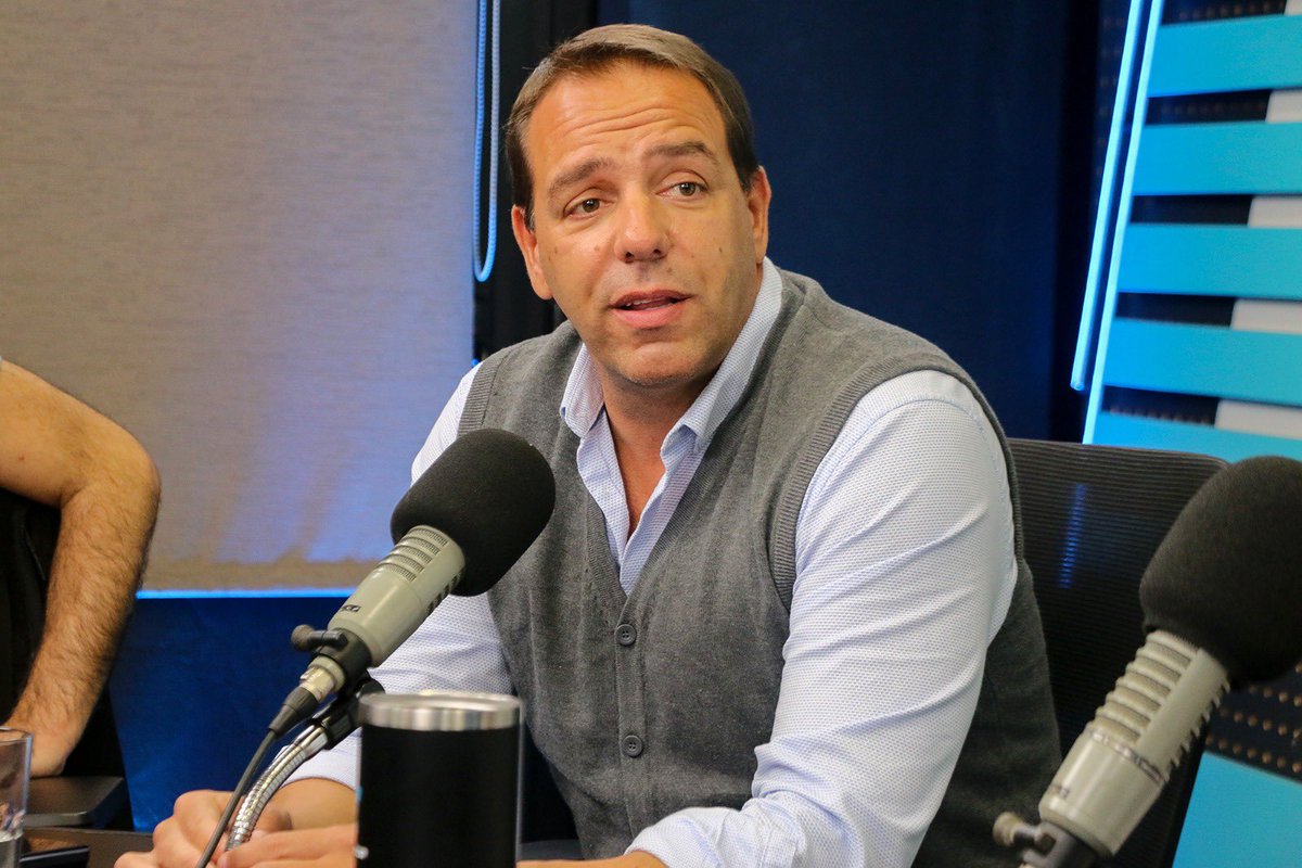 🎙️ “En el tema de los desaparecidos no hay dos lecturas. A mí me preocupa escuchar que es un tema que “divide”. Hay una familia que quiere saber dónde enterraron a su familia”

🗣️ Ignacio Ruglio en Convocados por 𝐄𝐥 𝐄𝐬𝐩𝐞𝐜𝐭𝐚𝐝𝐨𝐫 𝐃𝐞𝐩𝐨𝐫𝐭𝐞𝐬

📻 810 AM · 92.5 FM
▶️