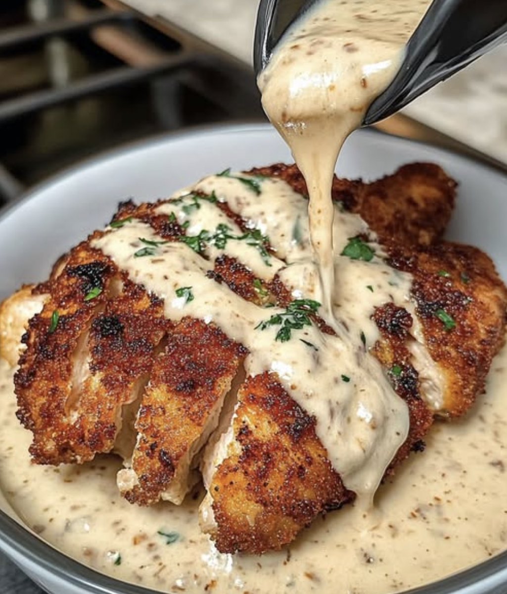 ArloLowe22's tweet photo. Parmesan Crusted Chicken with Creamy Garlic Sauce &amp; Berry Blast Iced Tea. https://t.co/uWlpZcUCNQ https://t.co/iJJU6GkLDm