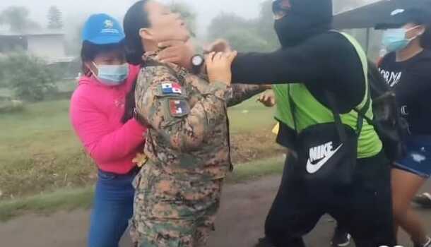 #NacionalCri Turba de indígenas someten y agreden a unidad femenina de Senafront
critica.com.pa/nacional/turba…