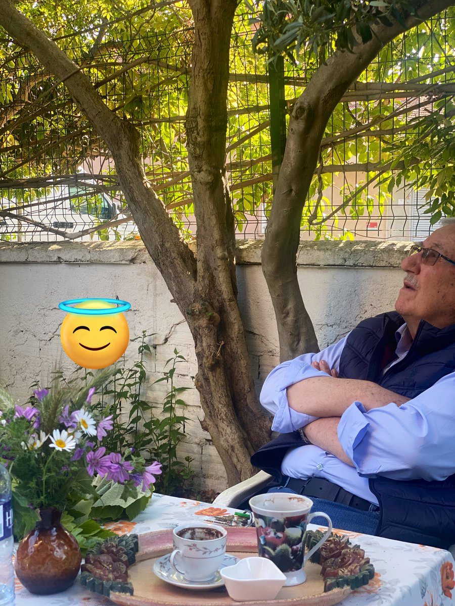 ebrucagilkalkan's tweet photo. “Kahve küçük fincanda içilir”dedi🥰 kendileri 😂😂 #cemalim💙🧿  #salı https://t.co/hucotRBtpn