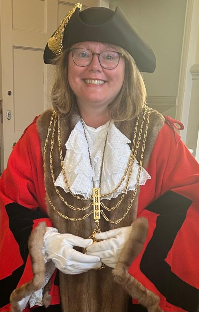 Congratulations to Councillor Alison Healy, who has been elected the 421st Mayor of Beverley!
Read more: beverley.gov.uk/mayor-civic/