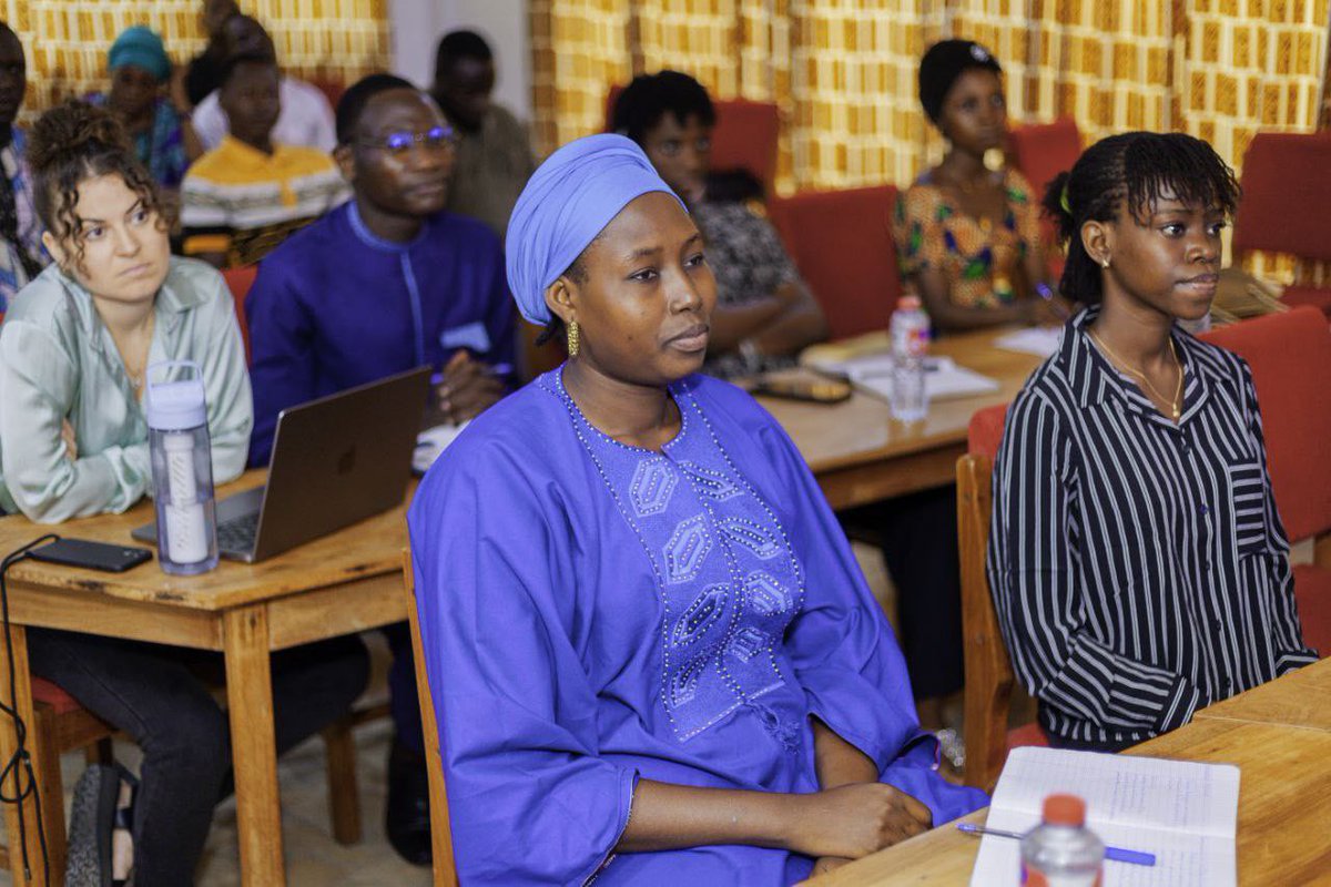 AyewaHub's tweet photo. En avril 2025, nous avons lancé notre série de formations, et la toute première a eu lieu 🤩

Nous avons abordé le thème : “Renforcer son engagement militant : de la motivation à l’action”✊🏾

Nous remercions toutes les personnes qui ont pris part à cette formation 🙏🏾😁

#Ayéwa https://t.co/Cgdxaj6ICn