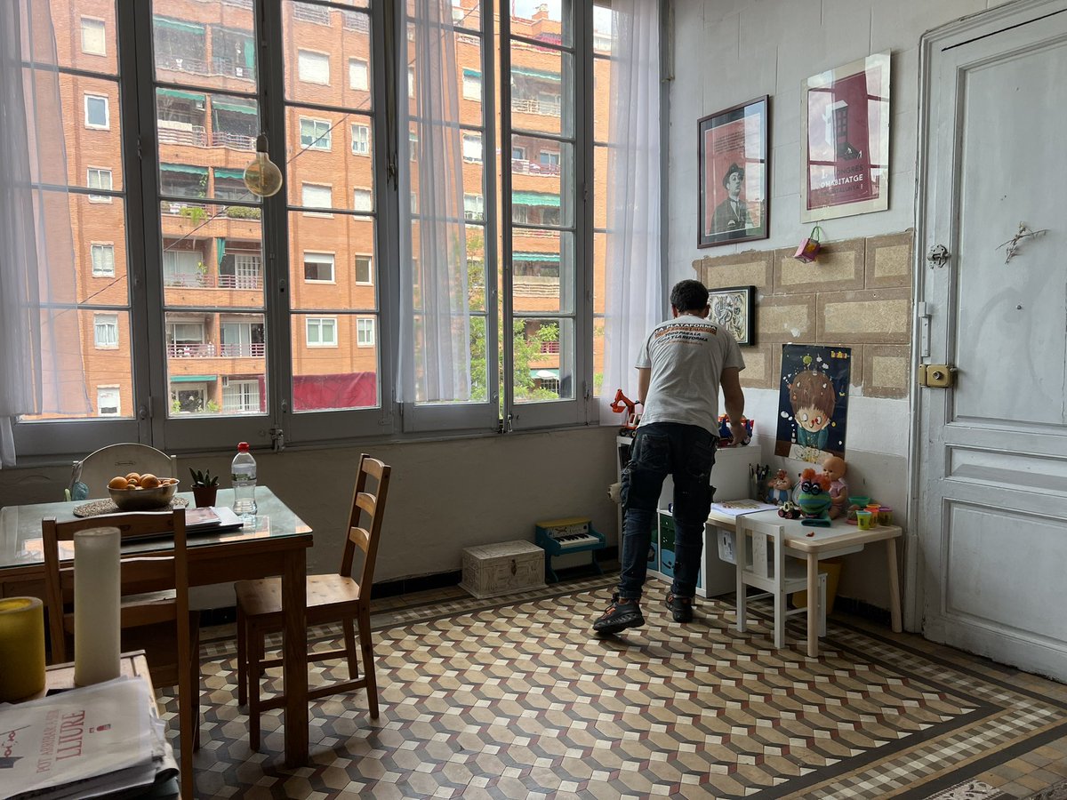 Veïns de Vallcarca denuncien que l’Ajuntament vol desallotjar una quarentena de persones de tres finques més després de les barraques. 

L’Ajuntament diu que els ha ofert alternatives habitacionals, però ells ho neguen

3cat.cat/324/veins-de-v… Al <a href="/324cat/">324.cat</a>