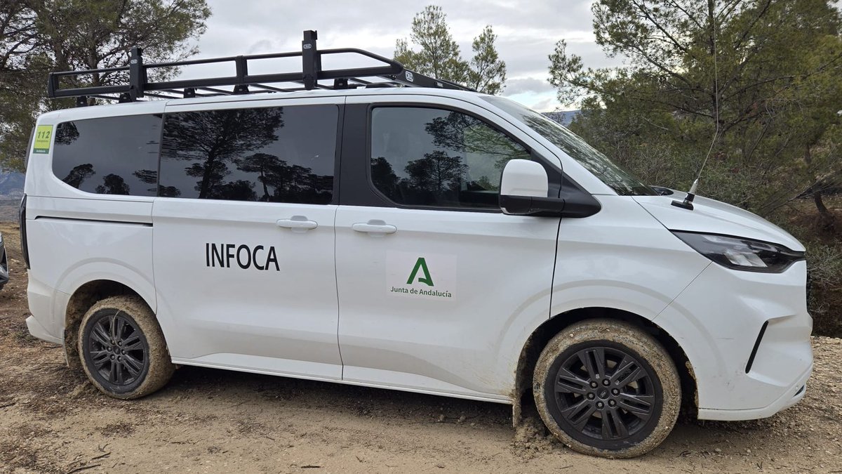 EMA_UGT's tweet photo. ¿Confiarías tu vida a un equipo sin protección, en un coche inadecuado y con promesas incumplidas? Pues así trabajamos en @Plan_INFOCA 🤦. #EPIsYA #INFOCAOlvidada #SanzNoCumple @antoniosanz https://t.co/nxKtVfUXwX