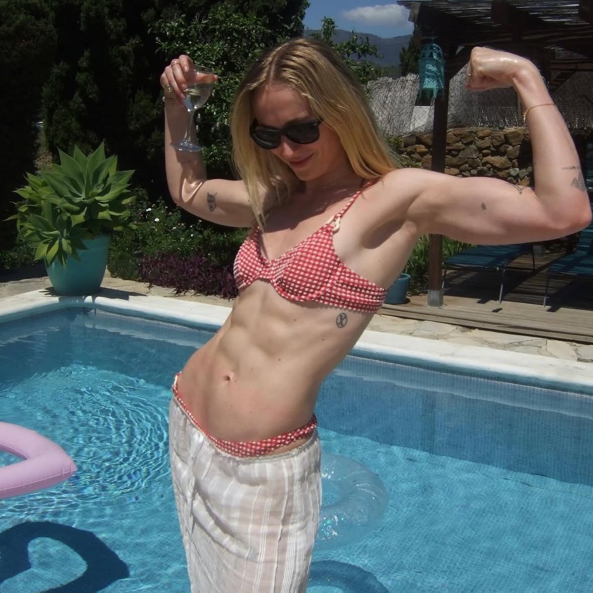GVN_Backup's tweet photo. Yea... Sophie Turner is getting for sure getting ripped for Lara Croft. #TombRaider https://t.co/mlgOUjQKzh