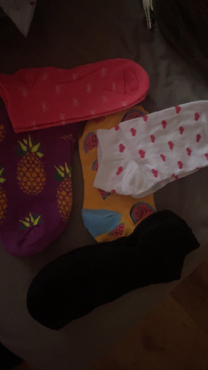 LadyLouuu28's tweet photo. Welcher von euch Losern will mein Duft riechen und meine getragenen Socken und Höschen kaufen ?.
Meldet euch bei mir 
Wird ausschließlich verschickt 
#Zahlsklave #Socken #Höschen #getragen #Opfer #Hund #Sklave #Herrin #Findom #Femdom #Geldherrin #Cash https://t.co/TCZ5dkY7HV