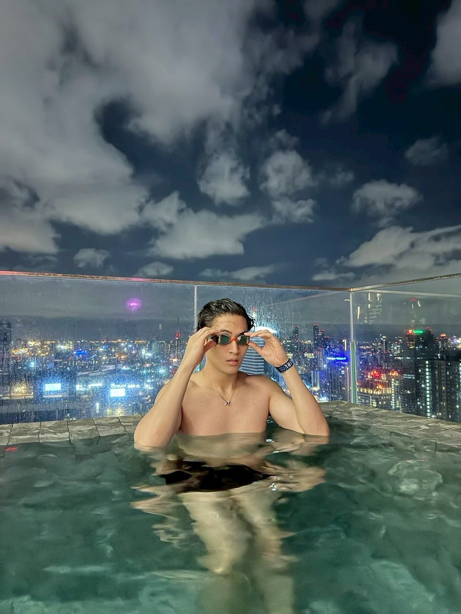 ohmthitiwat's tweet photo. night seal ,,🦭🌟 #OhmThitiwat https://t.co/od5lUemk4i