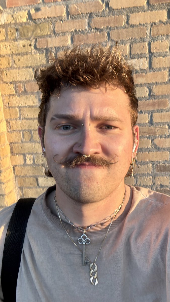 hydratedplus's tweet image. face / golden hour