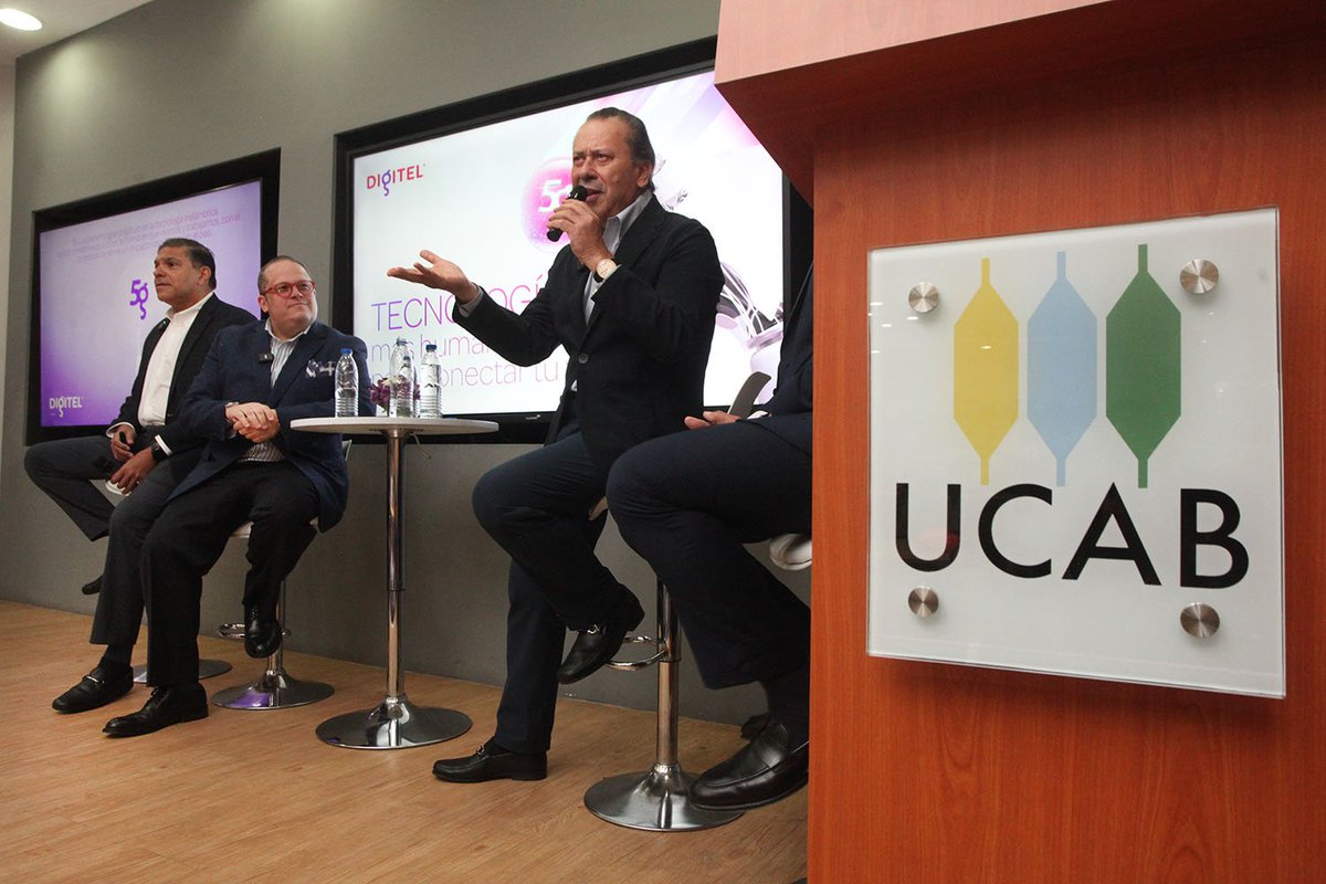 elucabista's tweet photo. 📶📲 #Digitel412 invitó a los #ucabistas de @IngenieriaUCAB_ a dar juntos el salto con la tecnología 5G. El presidente de la empresa, Luis Bernardo Pérez, dijo en una charla que invertirán $200 millones en Vzla cada año y crearán empleos para los jóvenes.
https://t.co/MsyD30jBLH https://t.co/4CJiJu9y2W