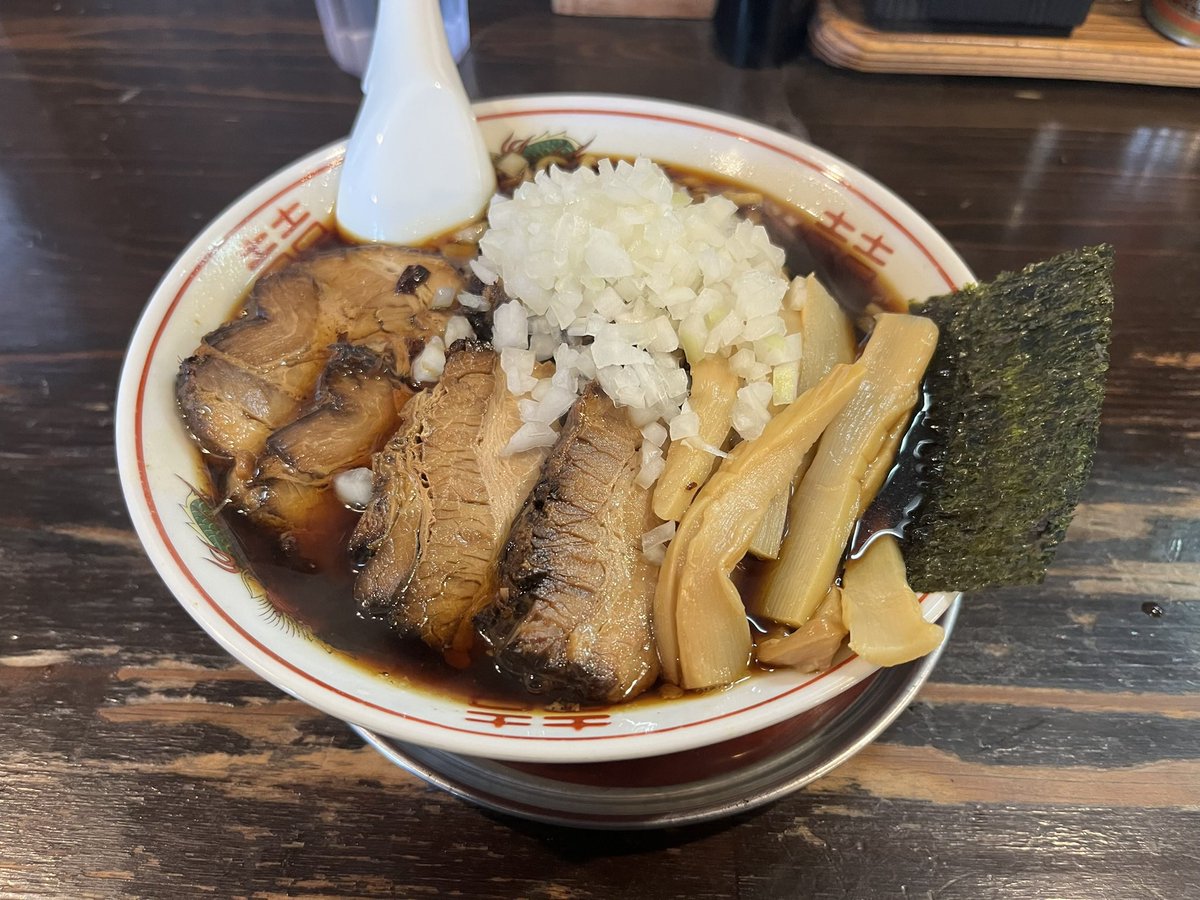 Boys_active's tweet photo. 2025 vol.38
竹岡式ラーメン 竹徳 at 南砂町
元祖竹岡式チャーシューメン

千葉発祥のご当地ラーメンを東京で味わえる貴重なお店！竹岡式の代名詞である真っ黒なスープの味わいもさることながら、味染みチャーシューが最高に美味い(*´∇｀*)玉ねぎのシャキシャキ感も竹岡式らしくて嬉しい(2025/03/15 https://t.co/NalMd1VX2n