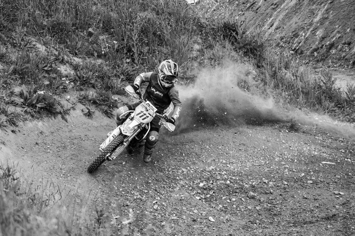 Squeacker13's tweet image. Dimanche je suis allé photographier les championnats de Normandie de motocross et side-car je suis trop content c'était grave cool a faire. Mardi prochain match de pro A ping pong et et le 29juin finale de coupe de France de ping pong.