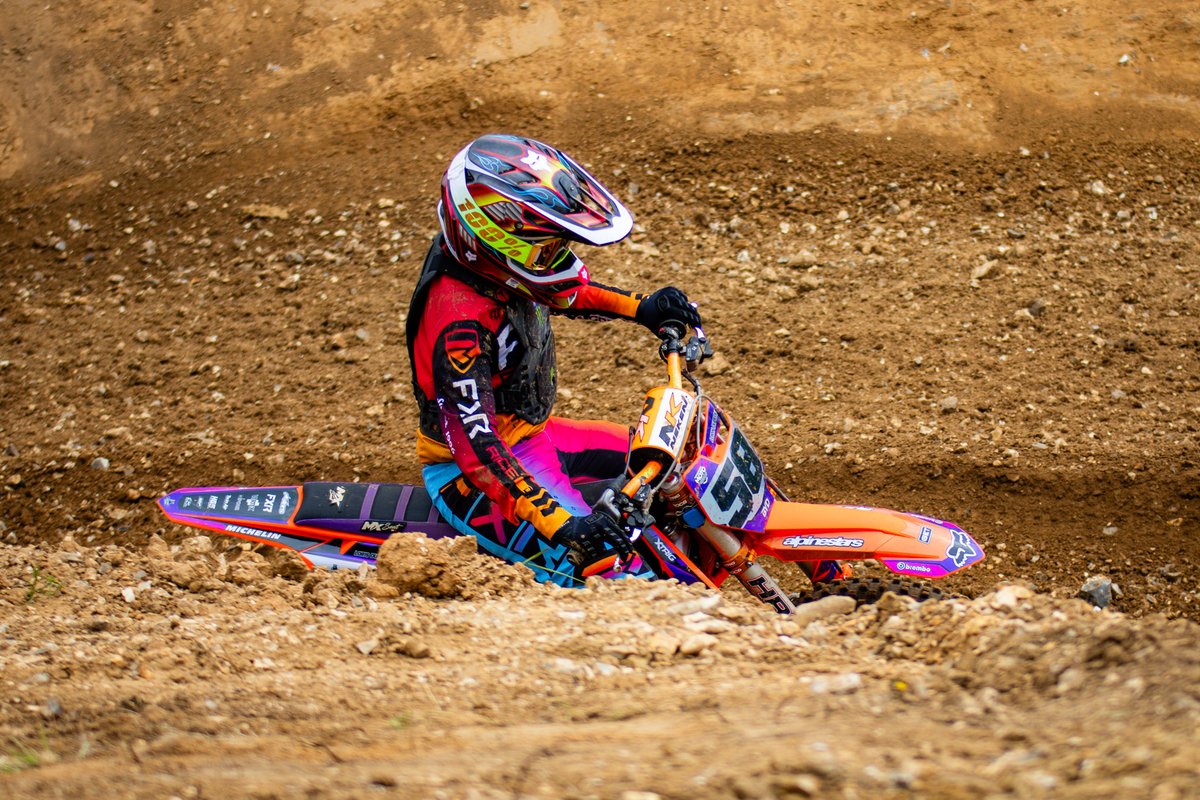 Squeacker13's tweet image. Dimanche je suis allé photographier les championnats de Normandie de motocross et side-car je suis trop content c'était grave cool a faire. Mardi prochain match de pro A ping pong et et le 29juin finale de coupe de France de ping pong.