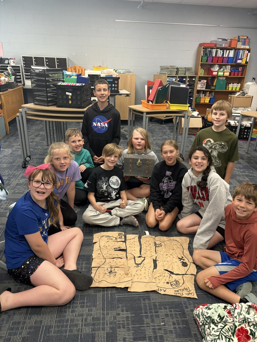 Mueller2004's tweet photo. #emwolves 4th grade finished our treasure island unit with a treasure hunt around school. #piratelifeforme 🏴☠️ https://t.co/BNs32B95Ia