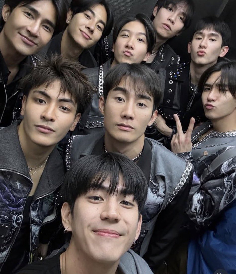 YILOVEY's tweet photo. Their bare face are all fantastic 😭😭

#เอิร์ทมิกซ์ #EarthMix #Earthpirapat #mixxiw @Earth_Pirapat @wixxiws #LOLFanFest2025 https://t.co/0FoikvM9LX