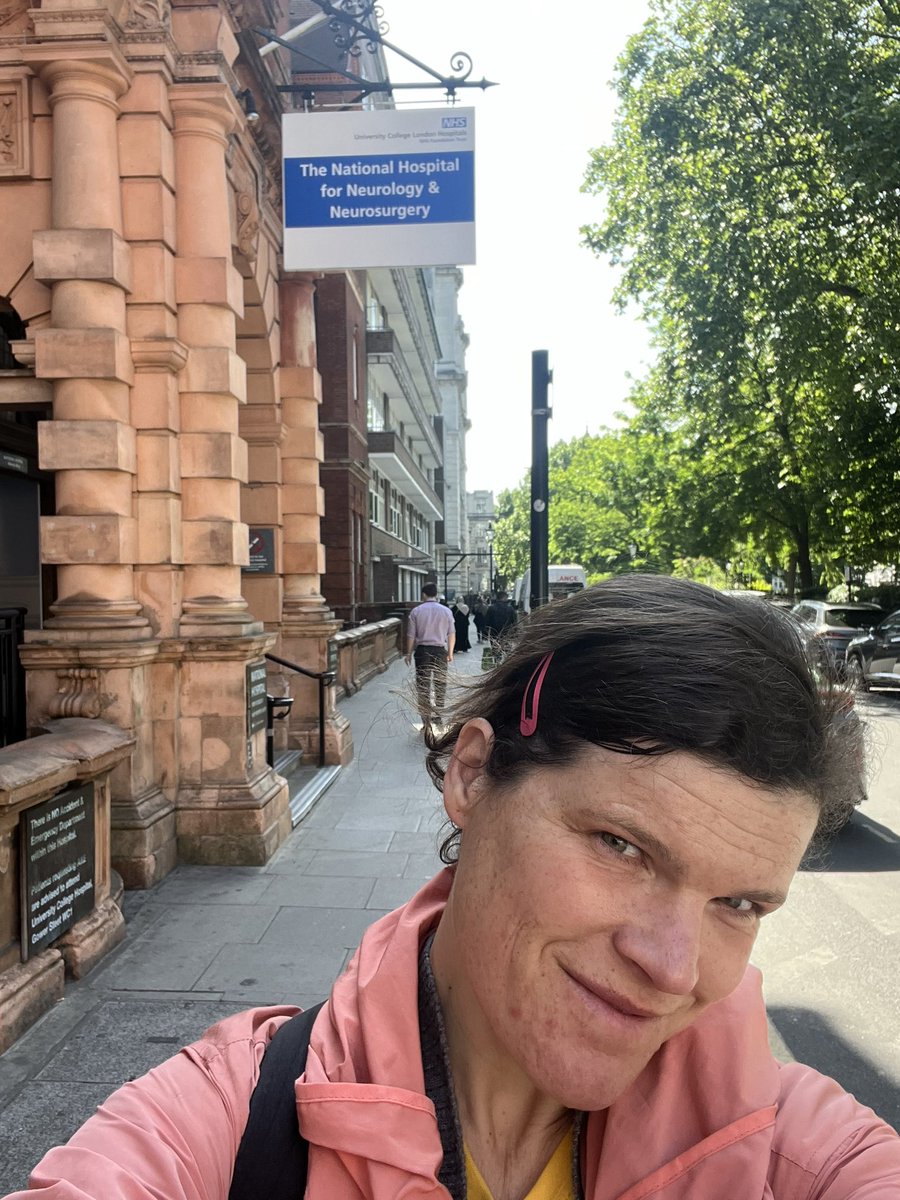 sensinglorna's tweet image. Looking slightly disheveled, I’m at the Neurorehabilitation Unit, National Hospital of Neurology and Neurosurgery, for #ACreativeTransformation art workshop with inpatients (number 3). Today is about the senses!