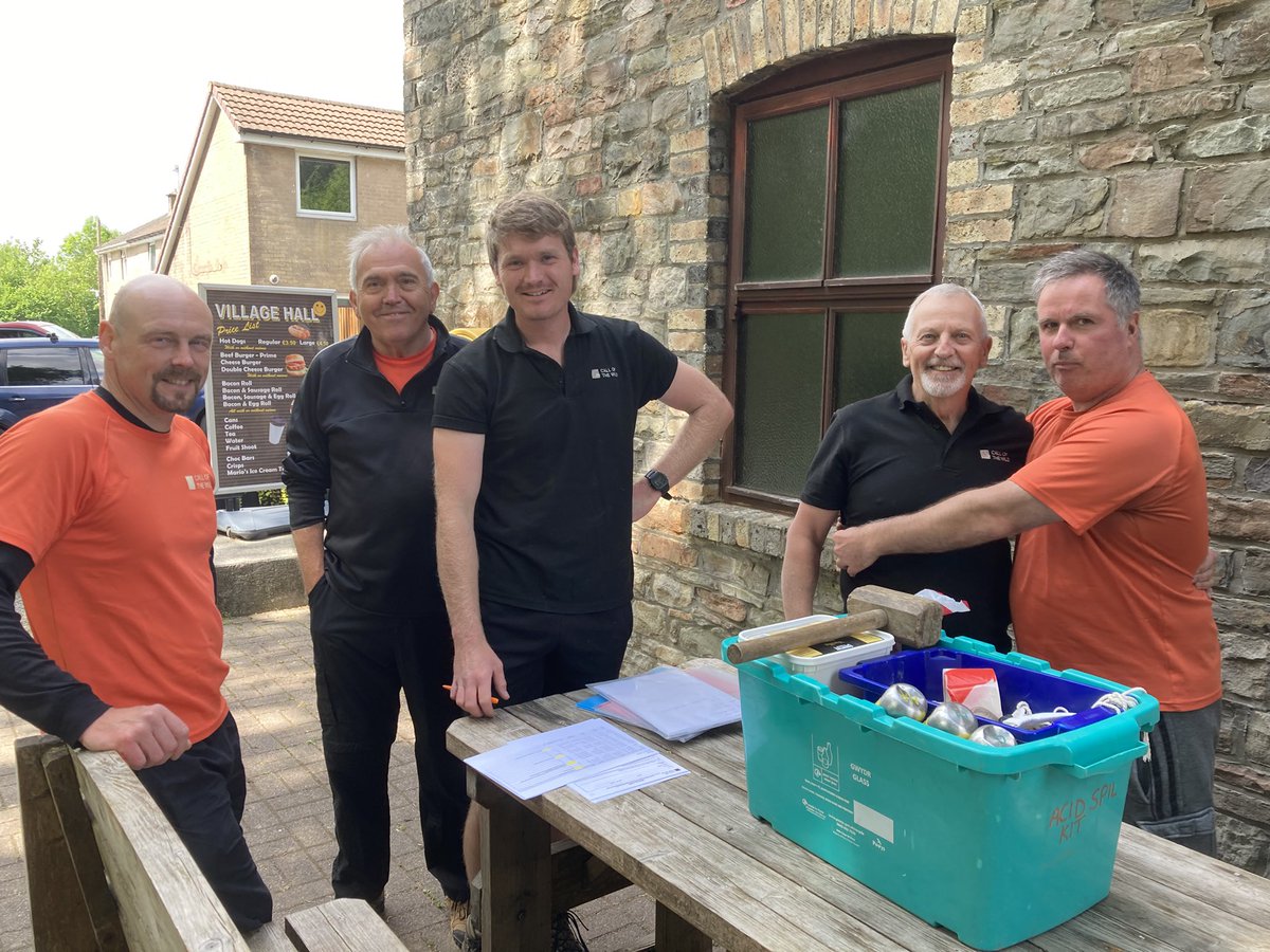 Another day at the coalface for the team delivering a blended leadership programme today with some classroom work followed by outdoor work. #LeadershipDevelopment #outdoors