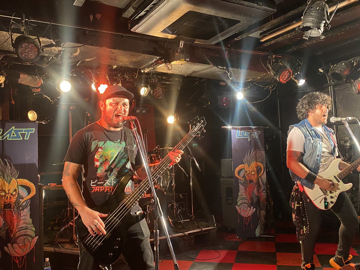 hashiyamamaiden's tweet photo. メキシコ🇲🇽からの刺客
Beast Light!!
まさかのツインボーカルスタイル。
メロディアスな正統派スピードメタルで
YouTubeよりも圧倒的に音質も迫力もあったよ!
お手頃価格でライブ観れる今がチャンス。
Tシャツ買っちゃった
#beastlight https://t.co/qGVxqsSbIj