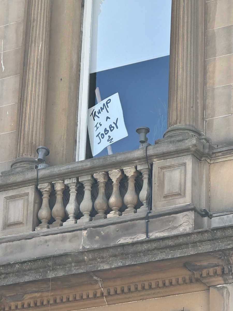 Love visiting Glasgow. 

George Square. 😝