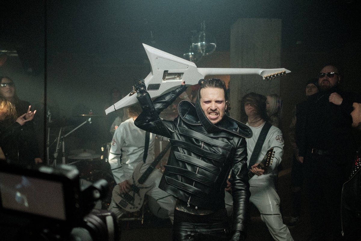 VitaPictura's tweet photo. Check out the music video for the new single "Dead People Scare Me (But The Living Make Me Sick) by the heavy metal legends from Finland, @LostSocietyFI ⬇️

@nuclearblast  @LeoStillman  @InaMikkola  @hene_jaasalo 
.
.
#LostSociety #VitaPictura #NuclearBlastRecords #MusicVideo https://t.co/fUoCwGTmIG